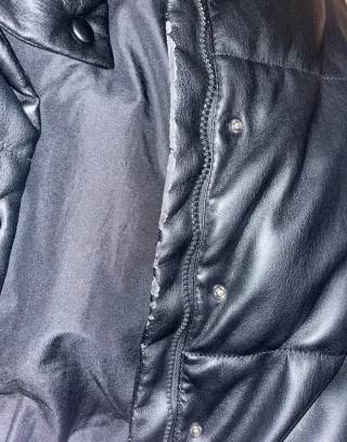 Chaqueta efecto piel negra