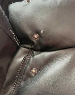 Chaqueta efecto piel negra