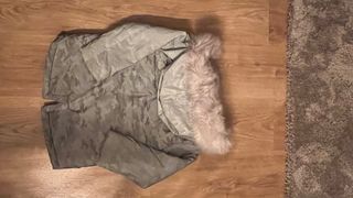 Plumífero niño/a camuflaje con capucha de pelo