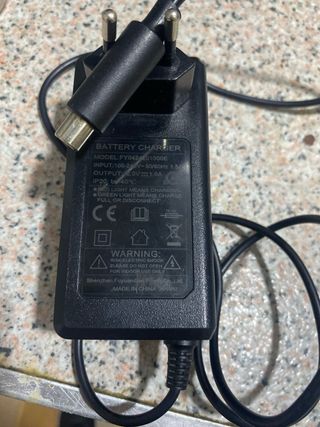 Cargador Patinete Eléctrico Fuyuandian