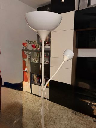 Lampada da terra bianca moderna