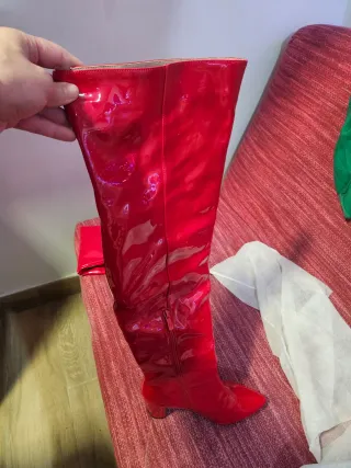 Botas rojas charol tacón alto