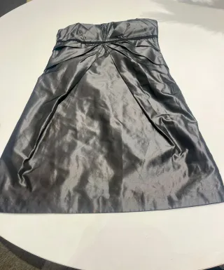 Vestido de fiesta gris