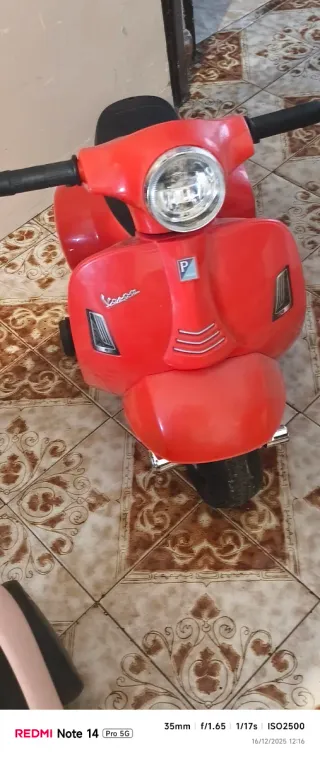 Vespa de juguete para niño/a