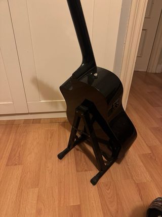 Soporte para guitarra negro
