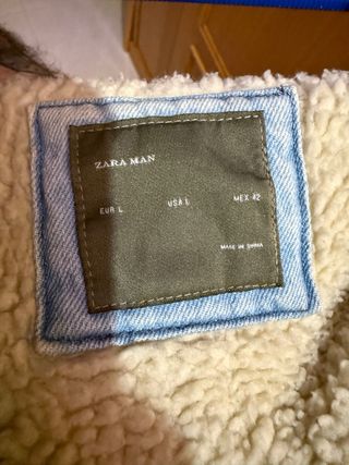 Cazadora vaquera forrada beige y azul