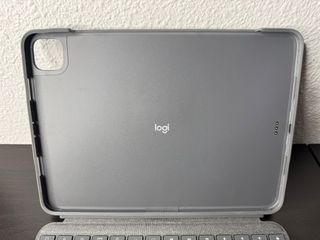Logitech Combo Touch Funda Teclado iPad 11