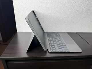 Logitech Combo Touch Funda Teclado iPad 11