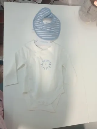 Pijama de bebé a rayas, body blanco d manga larga