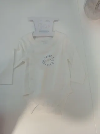 Pijama de bebé a rayas, body blanco d manga larga