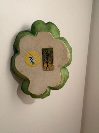 Fata da collezione su foglia con coccinelle