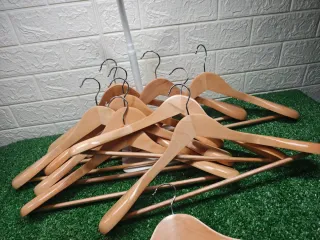 Pack de 10 Perchas Madera Traje Hombro Natural