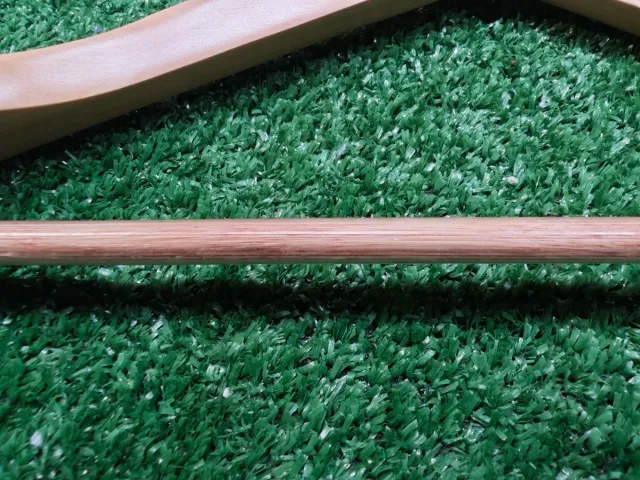 Confezione da 10 Grucce in Legno per Abiti a Spalla Naturale