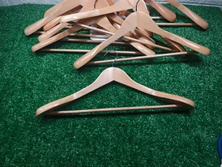 Pack de 10 Perchas Madera Traje Hombro Natural
