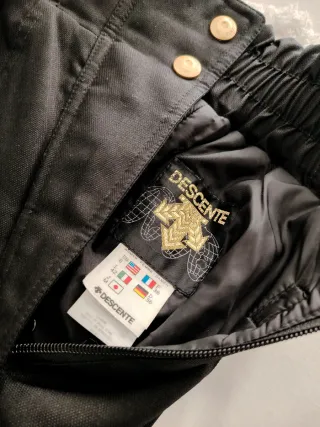 Pantalones negros esquí cintura alta botones oro