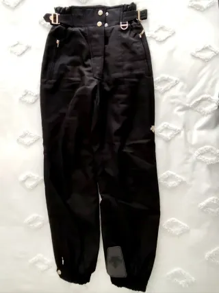 Pantalones negros esquí cintura alta botones oro