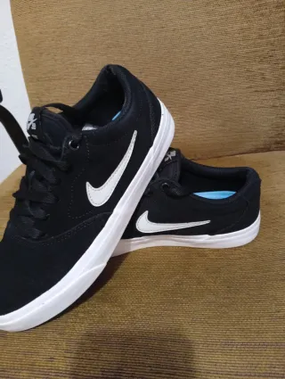 Zapatillas Nike Negras y Blancas