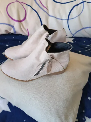 Botines beige ante con cremallera
