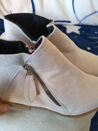 Botines beige ante con cremallera