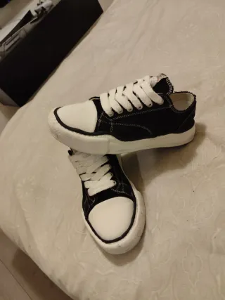 Zapatillas negras y blancas talla 44