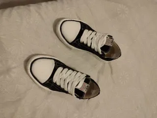 Zapatillas negras y blancas talla 44