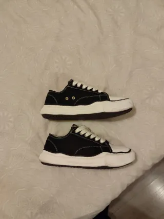 Zapatillas negras y blancas talla 44