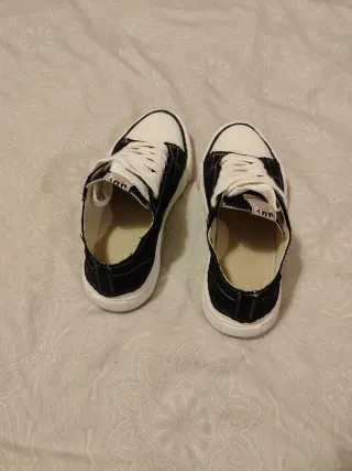 Zapatillas negras y blancas talla 44