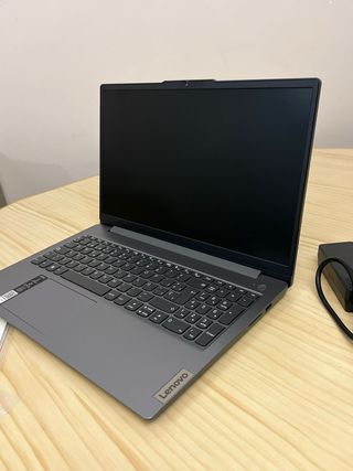 Portátil Lenovo IdeaPad slim 3 Gen 8 Intel Core i3