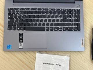 Portátil Lenovo IdeaPad slim 3 Gen 8 Intel Core i3