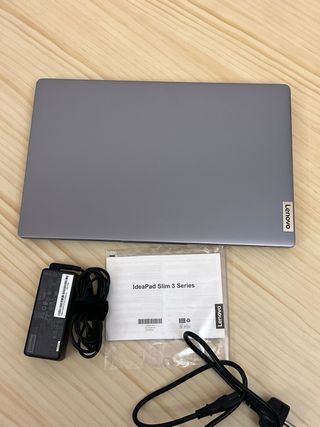 Portátil Lenovo IdeaPad slim 3 Gen 8 Intel Core i3