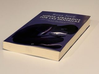 Niños atrapados por las pantallas