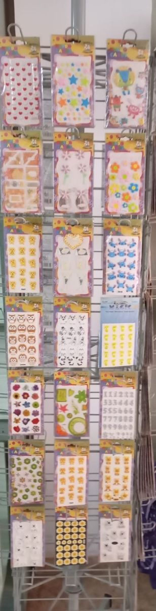 Expositor de pegatinas.