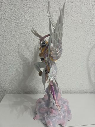 Angewomon Digimon Figura con Arco
