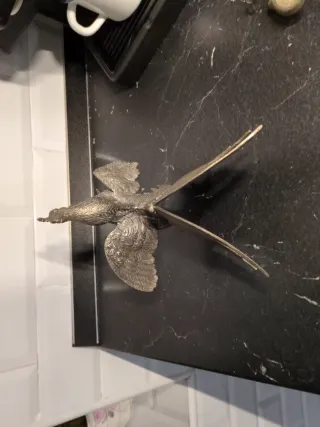 Gallo decorativo de metal plateado