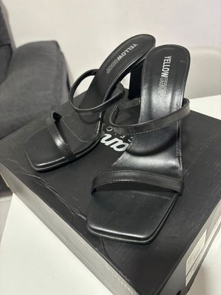Sandalias de tacón Yellow Shop negras