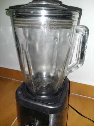 Licuadora Jata con vaso de cristal