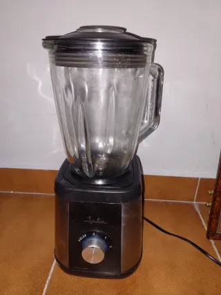 Licuadora Jata con vaso de cristal