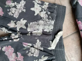 Chándal niña flores gris y rosa