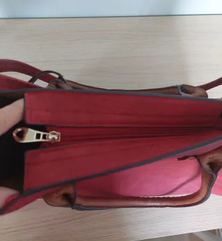 Bolso grande color vino