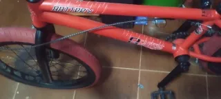 Bicicleta BMX Roja Eastern