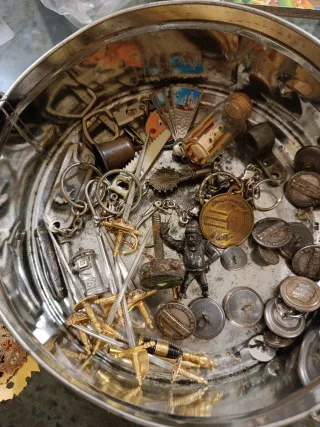 Caja de antigüedades y coleccionables