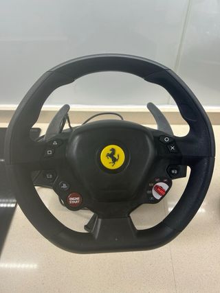 Volante Ferrari PS5/PS4 mas pedales
