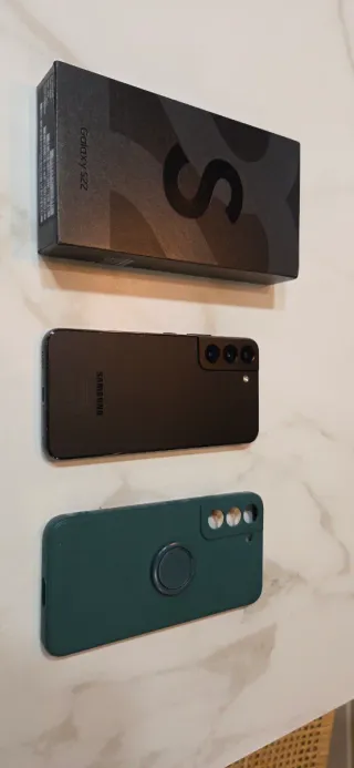 Samsung Galaxy S22 128GB con scatola e custodia