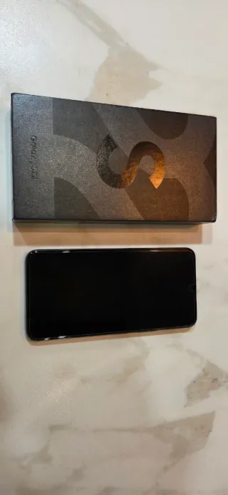 Samsung Galaxy S22 128GB con scatola e custodia