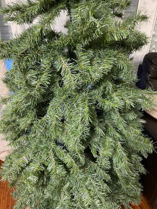 Árbol de Navidad verde alto 180. se regalan bolas.