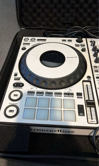 Pioneer DDJ 1000  con funda