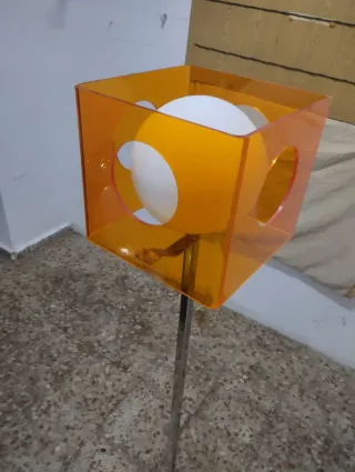 Lampada da terra moderna arancione e argentata