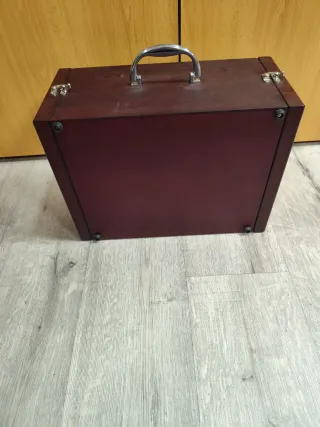 Maletín para vino, accesorios y ajedrez