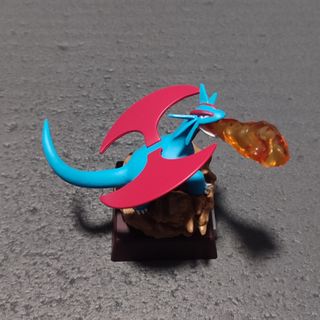 Figura Pokémon Salamence Colección