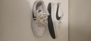 Zapatillas Nike Blancas y Negras